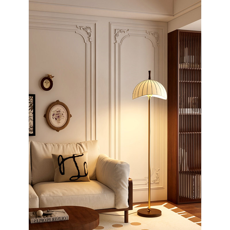 Lampe sur pied en fer et en tissu de style français rétro