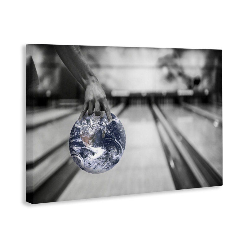 Toile Cosmic Bowling Ball, design par Sophie 6, H 24 po x l 36 po