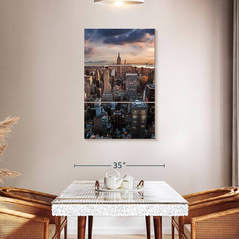 Lilie, vue sur le paysage urbain de New York, H 45 po x l 28 po