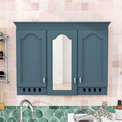 Armoire de salle de bain artistique avec tablettes réglables et détails sculptés élégants