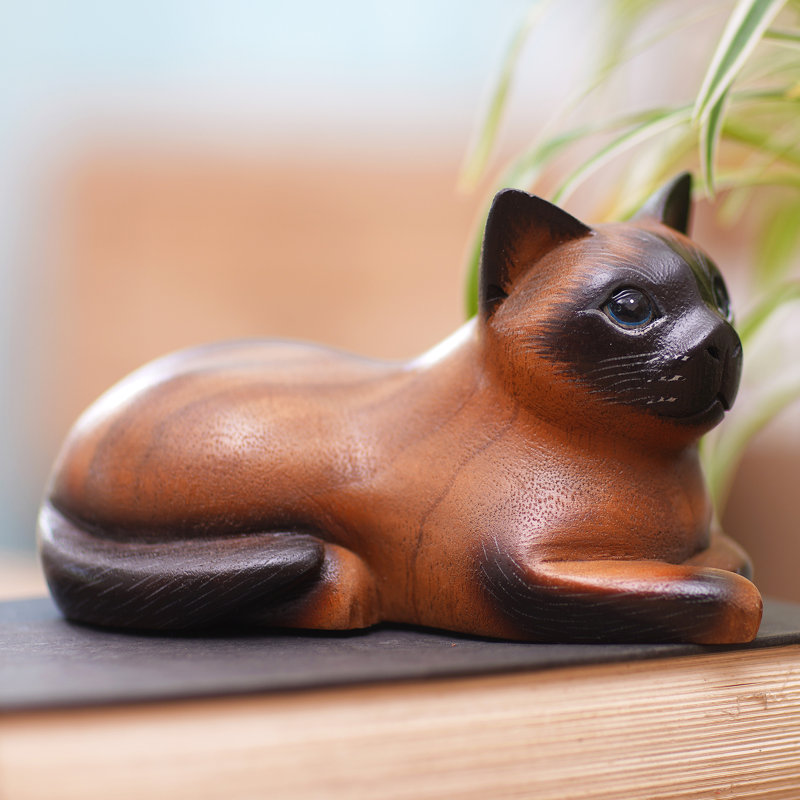 Figurines & Sculptures