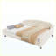 Grand lit de jour moderne capitonné à boutons capitonné de luxe, beige, pour la chambre du salon