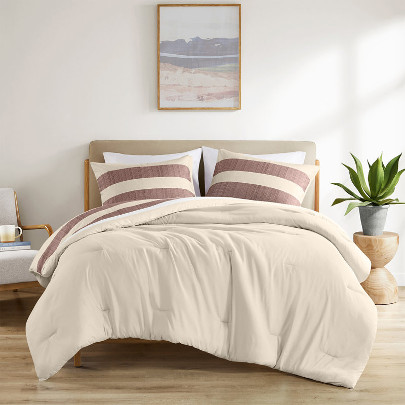 Durable King Bedding Set, Polyester Comfort With Modern Stripe Design