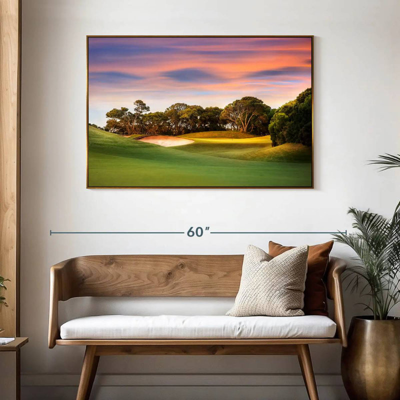 Terrain de golf, coucher de soleil, 46 po x 31 po, Cadre flottant doré