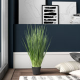Herbe verte artificielle en pot