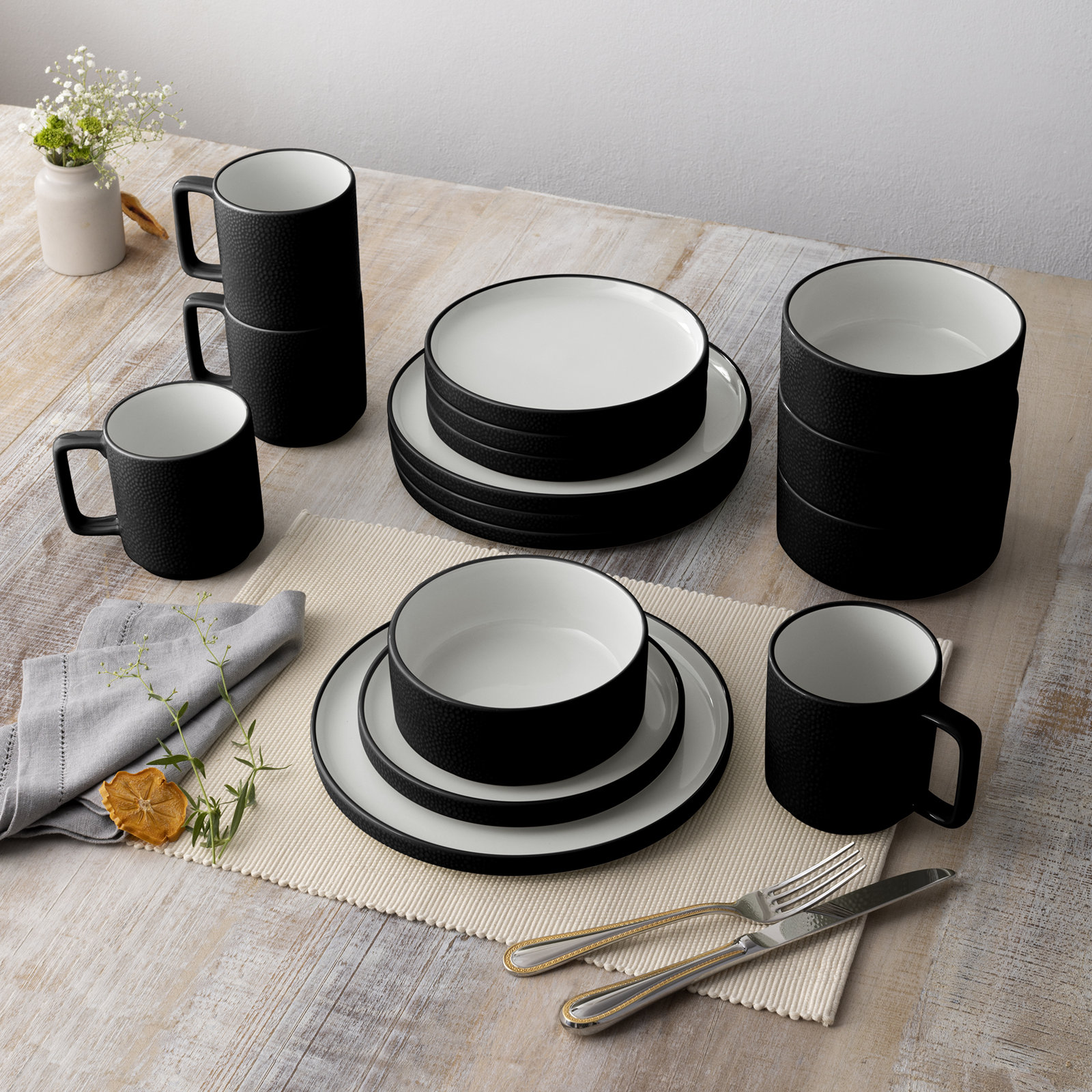 COLORTEX Porcelain Dinnerware Set - Service for 4, Black
