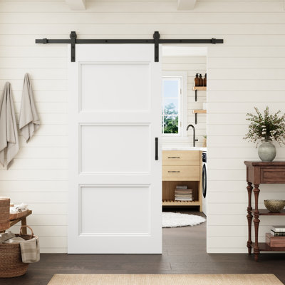 Porte intérieure standard encastrée à 3 panneaux 36 po x 80 po, style moderne, en bois massif apprêté blanc, avec quincaillerie noire de style porte de grange, idéale pour une chambre ou un salon. Convient à une chambre ou à un salon.