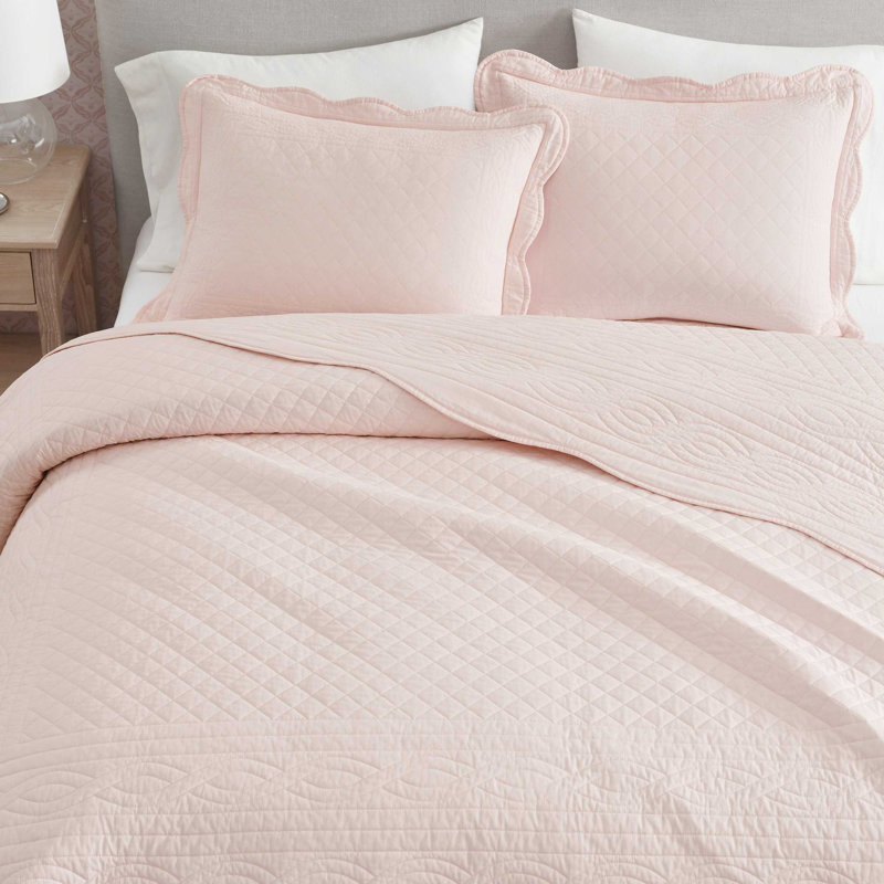 Martha Stewart Vintage Scallop Solid Cotton Reversible Quilt Set, Queen Quilt + 2 Standard Shams, Pink