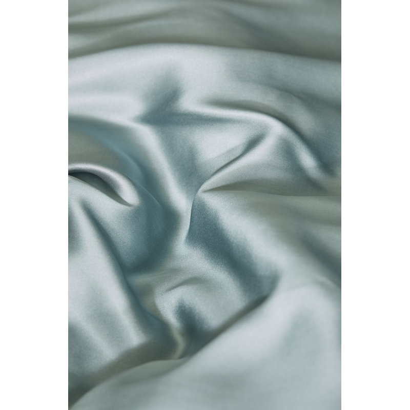 Signature Silk, Standard/Queen 20"x30", White