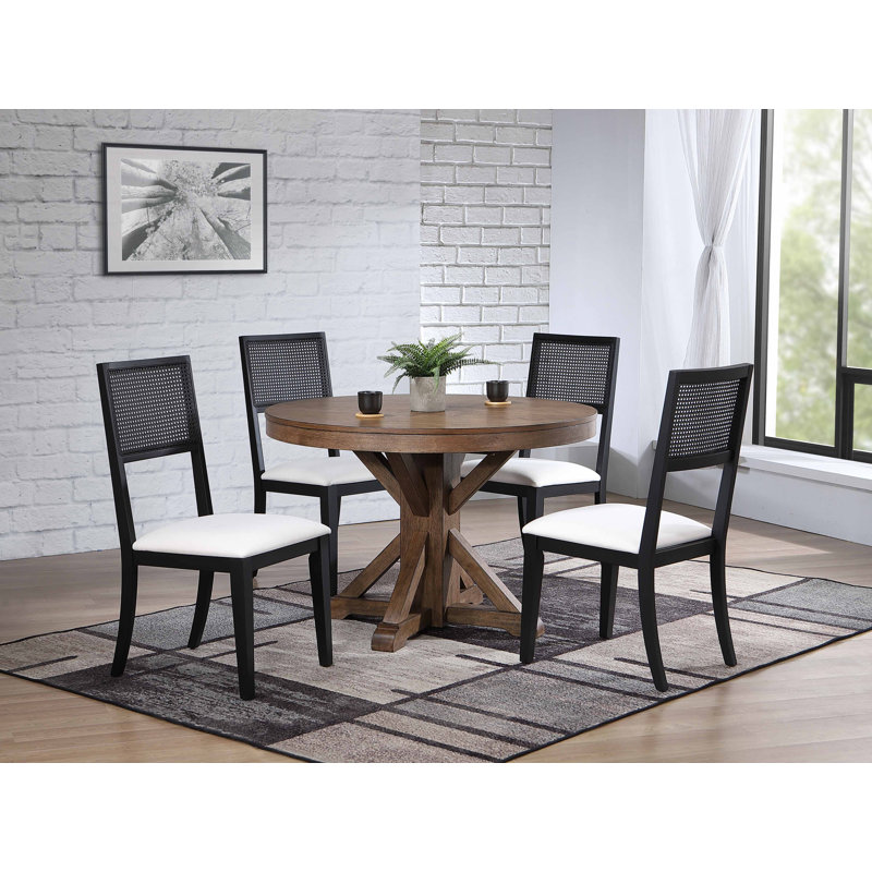 Table en bois massif 45 po x 45 po Cousar avec finition noire et brune - sièges 4