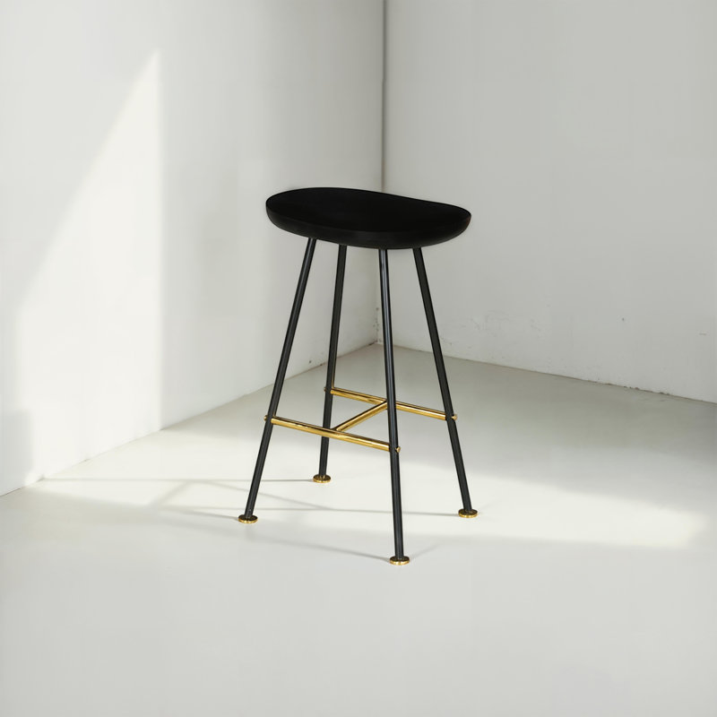 Tabouret de comptoir sans dossier 24 po avec siège en bois de manguier Aronson | Pieds en fer noir | Repose-pieds doré