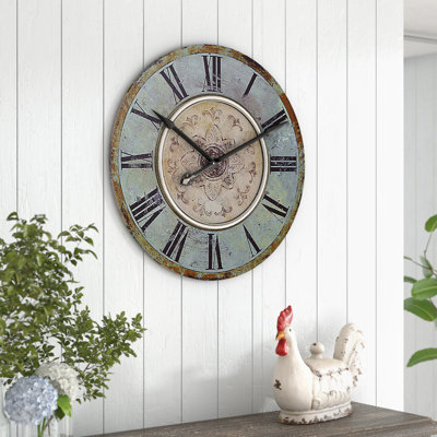 Horloge murale décorative ronde en bois avec finition patinée