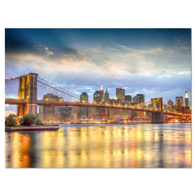 «Brooklyn Bridge with Night Illumination Cityscape», impression sur toile tendue
