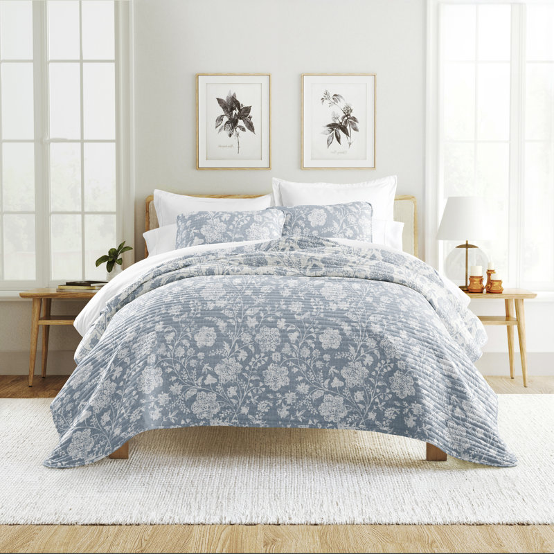 Quilt Set- Lightweight - All Season Quilted Coverlet - Textured Floral, Light Blue, King Quilt + 2 King Shams