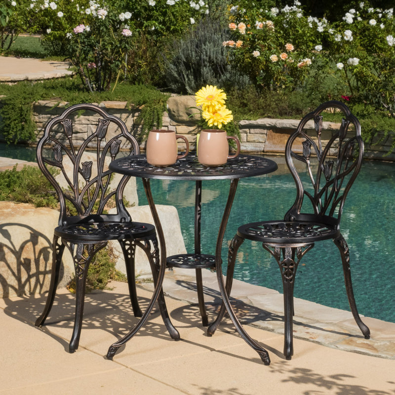 outdoor set With a Table and two chairs