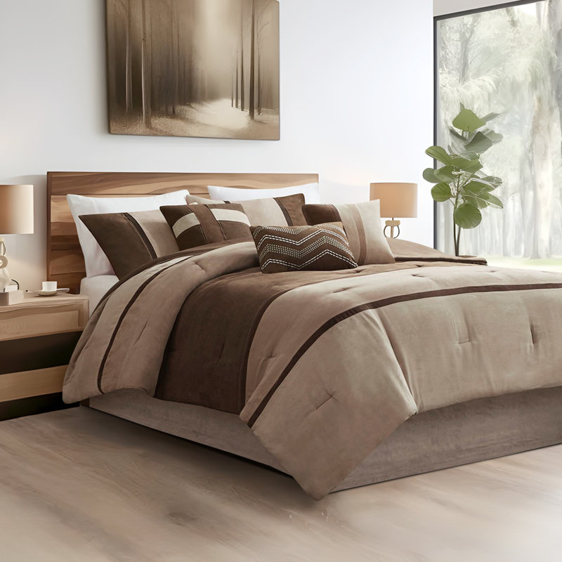 Ensemble d'édredon en microsuède 7 pièces Kimberly, Brun, Édredon de grande taille et 6 pièces supplément