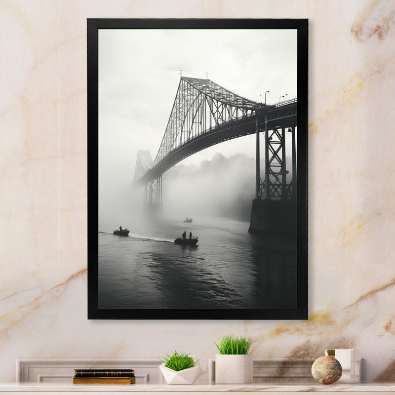 Pont gris dans le brouillard II sur toile, Cadre photo noir, H 20 po x l 12 po x P 1 po
