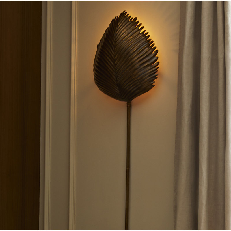 1 - Light Wallchiere