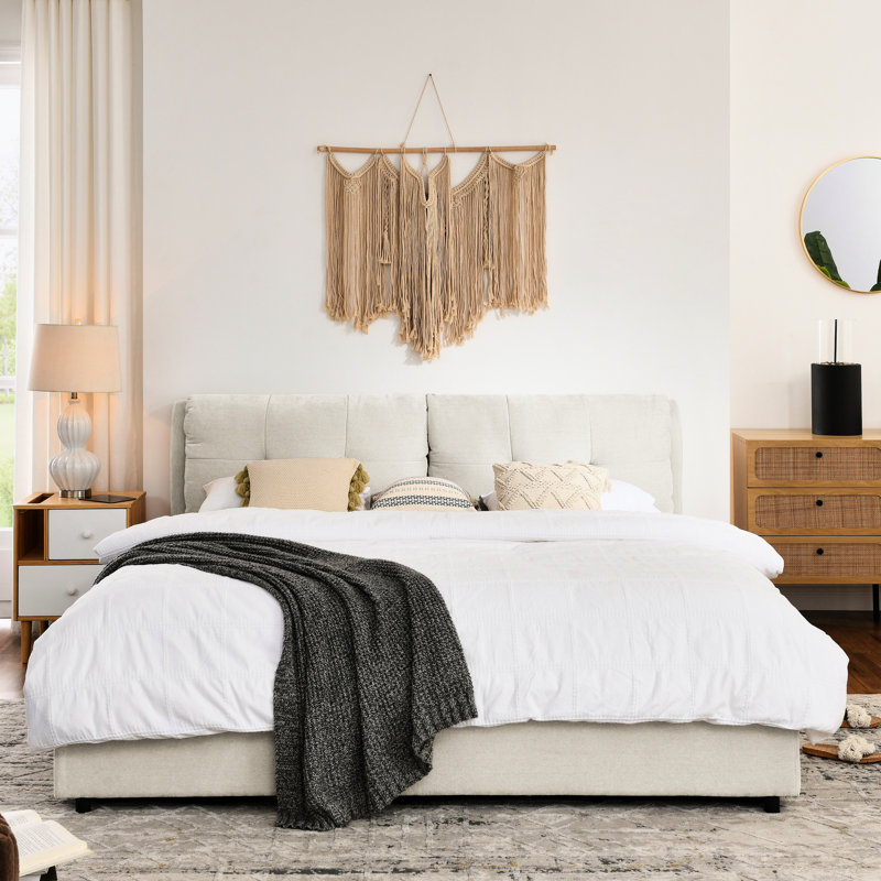 Très grand lit tapissier avec grande capacité de rangement et revêtement en chenille beige