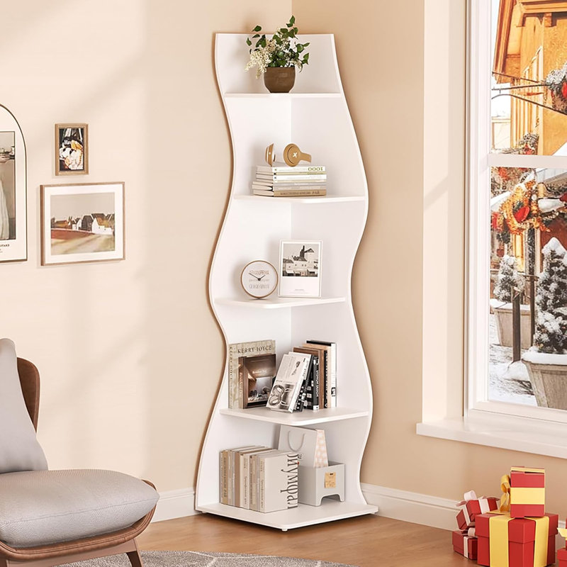 Bibliothèque d'angle moderne à 5 niveaux avec tablettes réglables, étagère de rangement autoportante en forme de vague blanche, étagère d'appoint peu encombrante pour le salon, la chambre à coucher et le bureau personnel