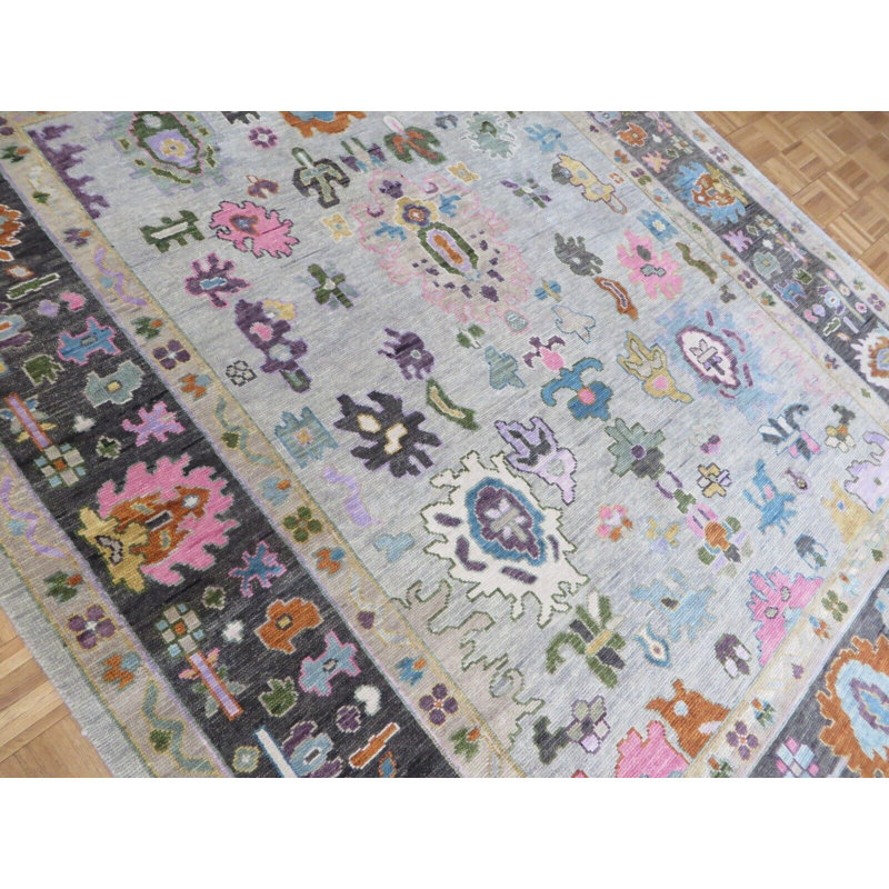 Tapis unique gris de 7 pi 11 po x 9 pi 10 po