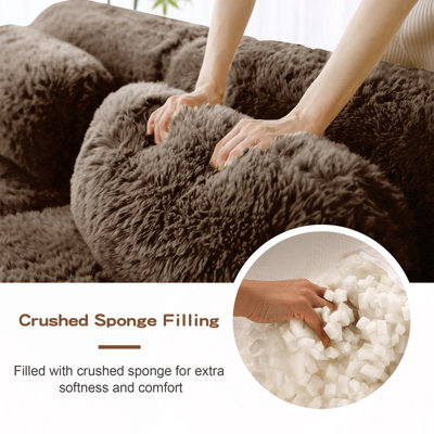 Canapé 3 places en tissu peluche doux, rembourrage en mousse haute densité 32D, pouf amovible et modulable, aucun montage requis, base antidérapante, fixation par boucle. Parfait pour la chambre, le salon et le home cinéma.