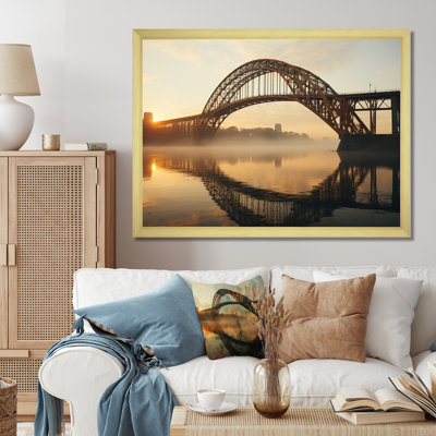 Pont jaune à l'aube I - Reproductions d'art sur toile