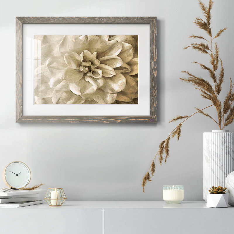 Fleur murale neutre III, Encadré gris, 18" H x 26" W x 1.5" D