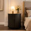 Table de chevet cylindrique de style Mid-Century avec station de recharge-1902433675