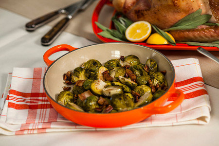 Le Creuset Signature Enameled Cast Iron Braiser with Lid, Artichaut