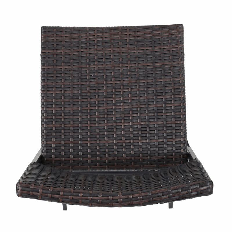 Excellents tabourets de bar pliables en osier pour le patio extérieur, améliorant le confort et le style
