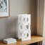 Porte-bouteilles moderne en marbre pour décoration intérieure - Porte-bouteilles décoratif pour chariot de bar, salle à manger ou comptoir de cuisine - 16 po, blanc