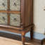 Armoire d'appoint à deux portes et trois niveaux pour hall d'entrée