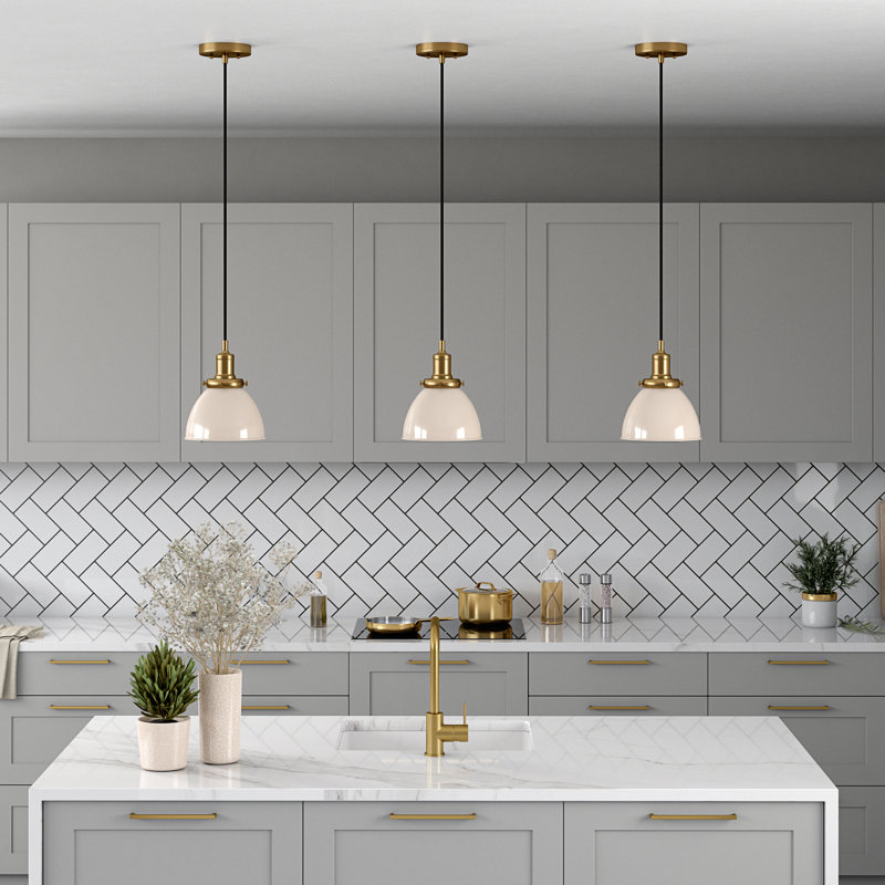 Luminaire suspendu en forme de dôme à 1 lumière Madison, Blanc perlé / laiton