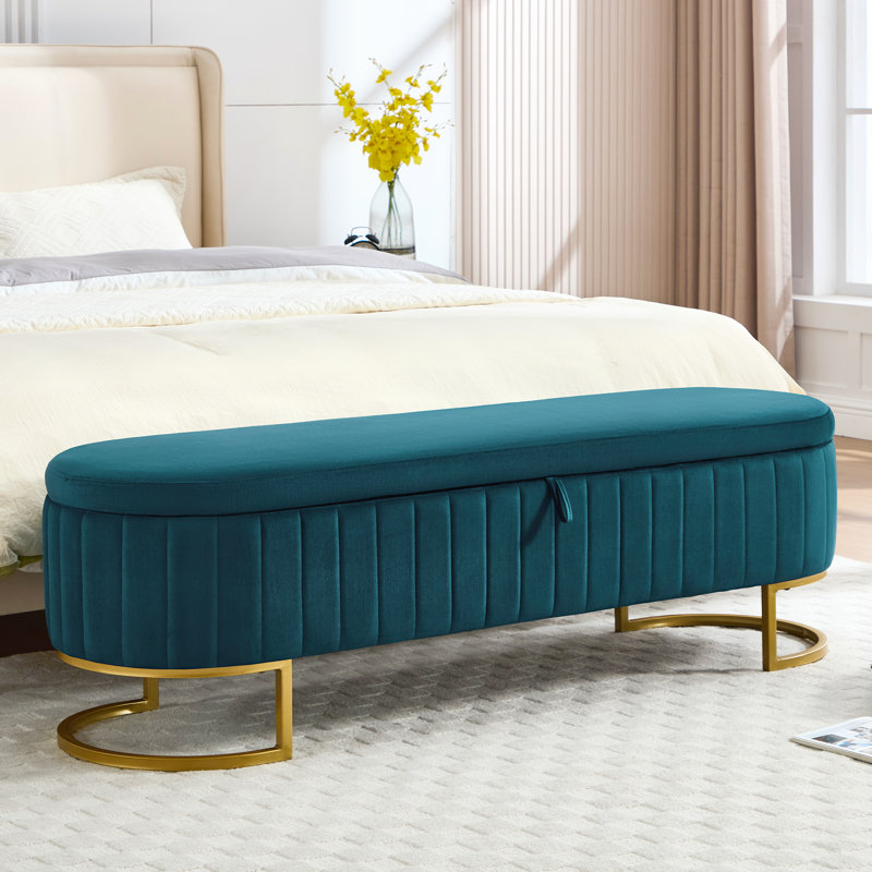 Banc de rangement rembourré en velours avec pieds en fer en forme de fer à cheval pour le salon: solution de bout de lit élégante et fonctionnelle
