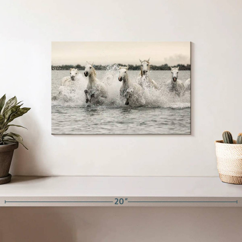 Brampt, chevaux blancs de Camargue qui courent sur la plage III, H 8 po x l 12 po