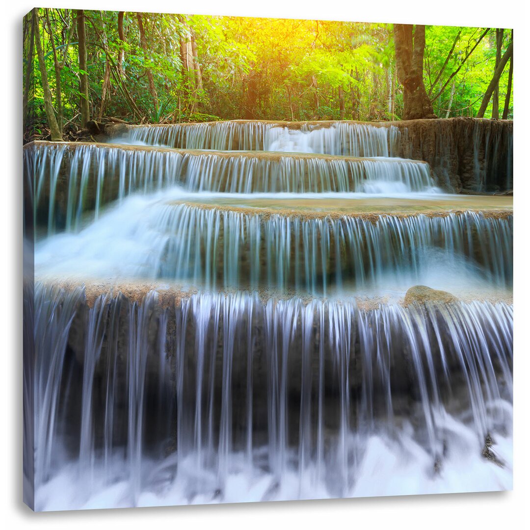 Leinwandbild Schöner Wasserfall im Regenwald