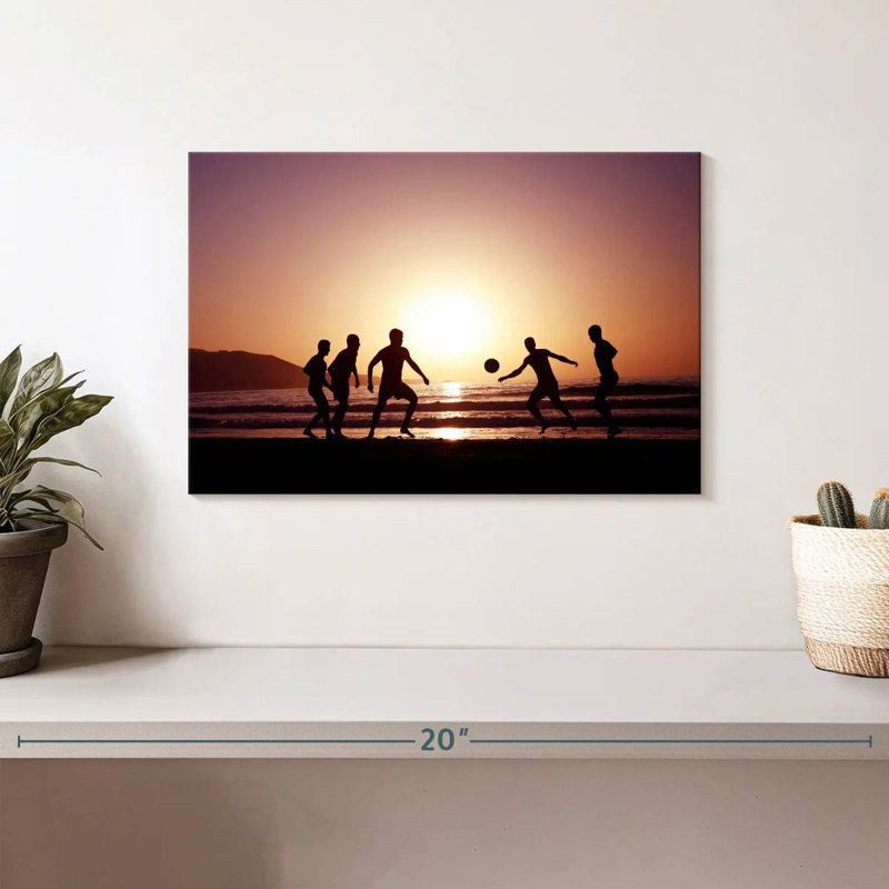 Silhouette de soccer sur la plage Sireci, H 8 po x l 12 po