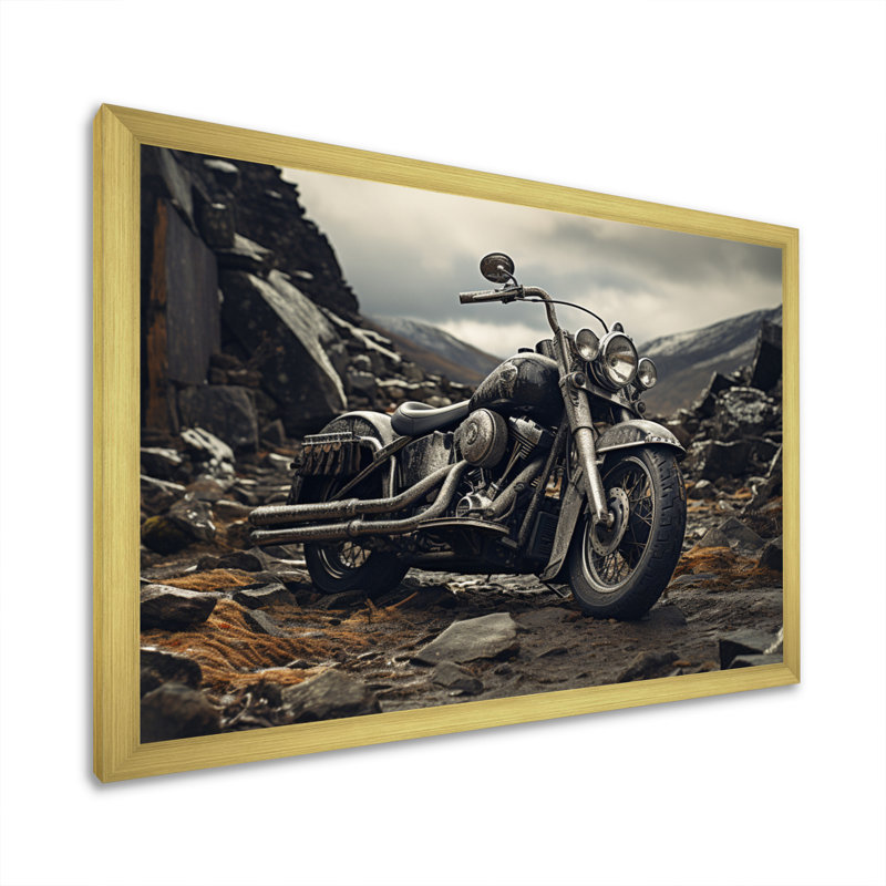 «Jarette Grey Moto», photographie de paysage monochrome encadrée, Cadre doré simple, H 12 po x l 20 po x P 1 po