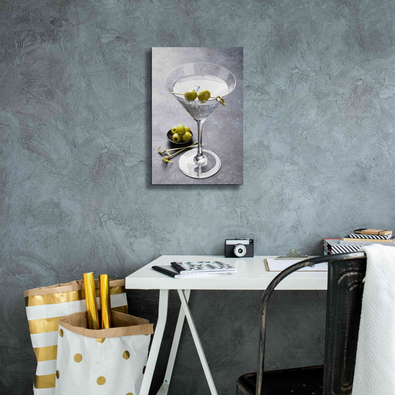 «Dirty Martini» par Epic Portfolio, art mural sur toile, H 18 po x l 12 po x P 0,75 po