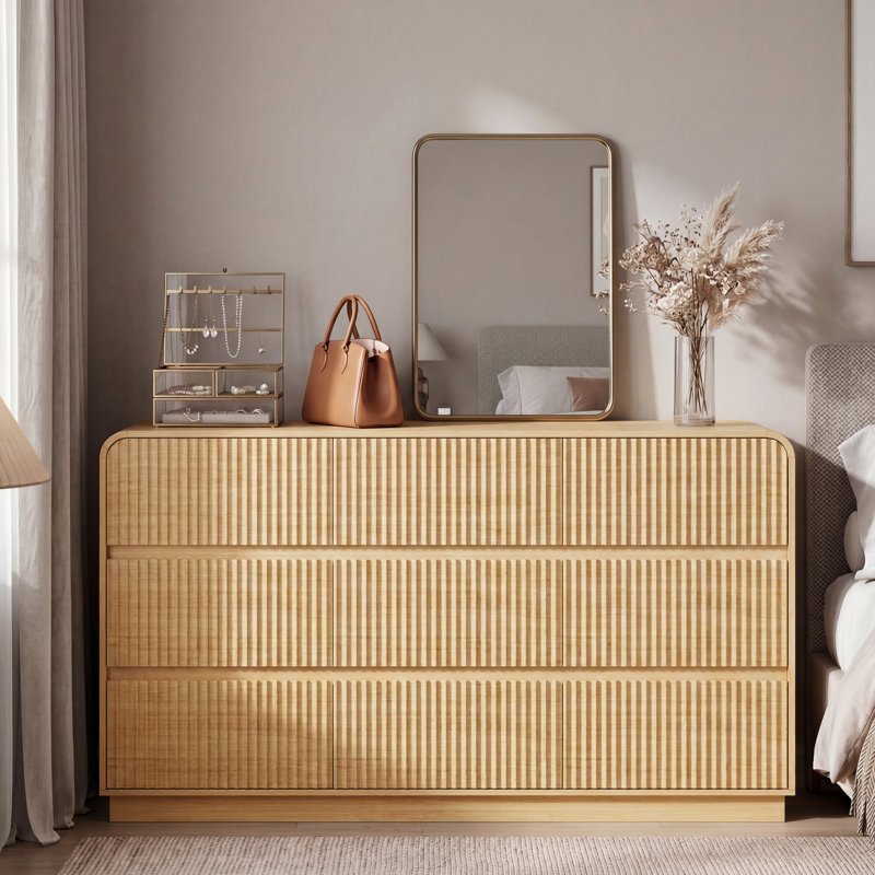 Commode cannelée à 9 tiroirs pour chambre à coucher, commodes de 59 po de largeur et commode avec poignées dissimulées, Jaune