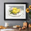 «Lemons On A Plate I», reproduction encadrée de qualité supérieure - prête à être accrochée-684532675-684532673