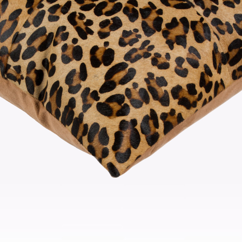 Deux coussins décoratifs en peau de vache de 18 pouces par Trio, Imprimé animal noir / brun, Carré 17,81 po
