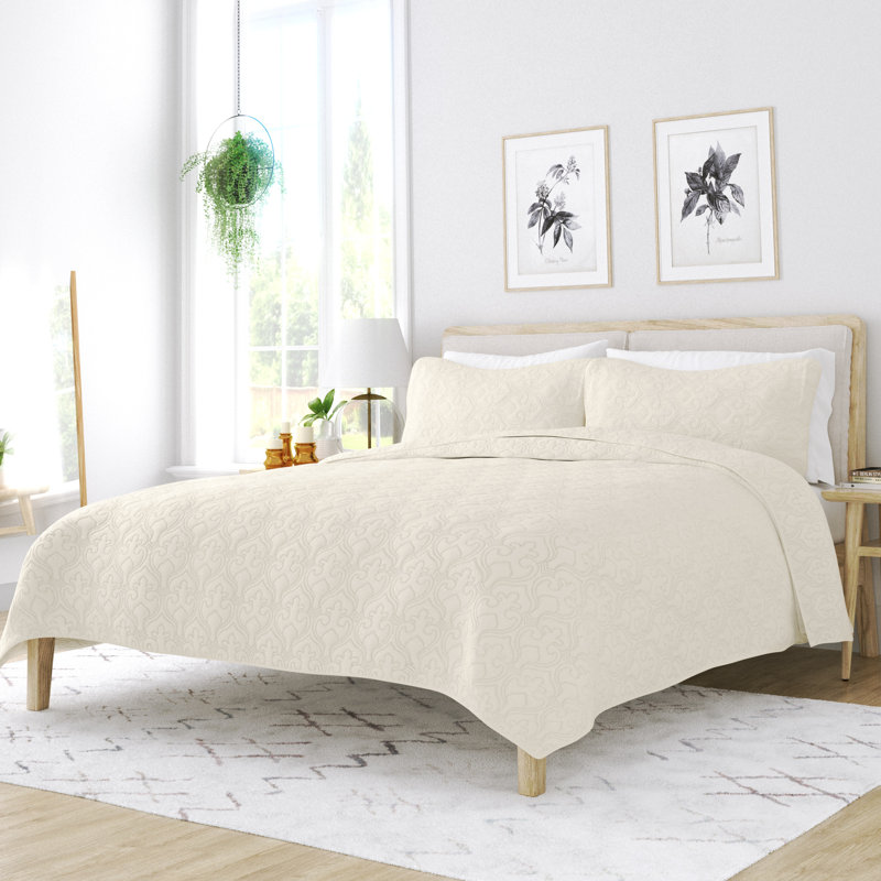 Ivory King Microfiber Quilt Set with Pillow Shams