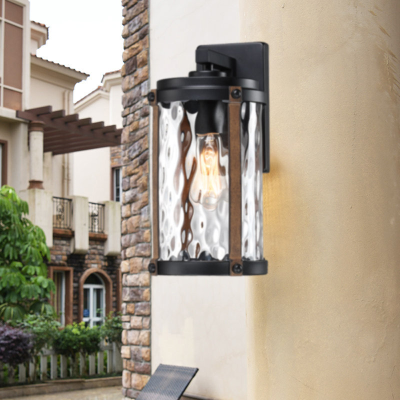 Applique murale d'extérieur 1 lumière câblée avec accents 13,9 po noir mat et bois de grange
