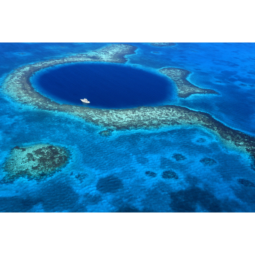 Great Blue Hole Belize von DNY59 - Kunstdrucke auf Leinwand