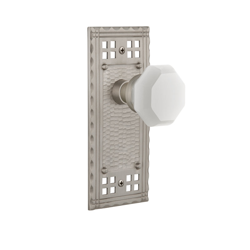 Assiette artisanale avec bouton de lait blanc Waldorf, Nickel satiné, 2 3/4 po