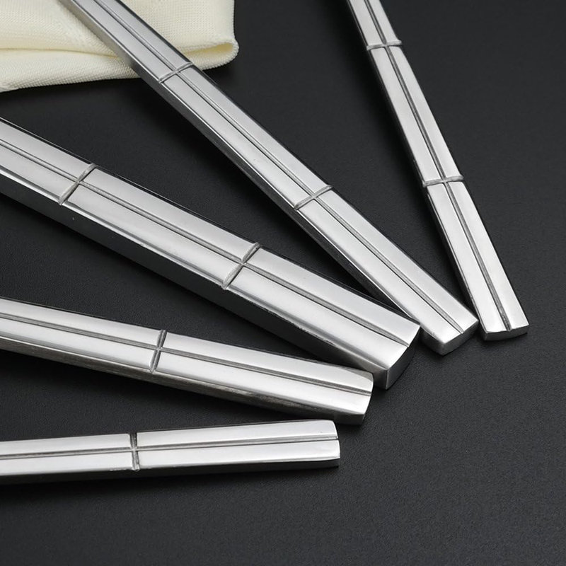 Ensemble de couverts en acier inoxydable 80 pièces, service pour 16 personnes - Vaisselle durable et élégante pour un usage quotidien et formel
