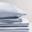 Drap-housse 6 pièces en satin bleu luxueux - froissé, soyeux sur la peau, avec 1 drap-housse plat et 4 taies d'oreiller