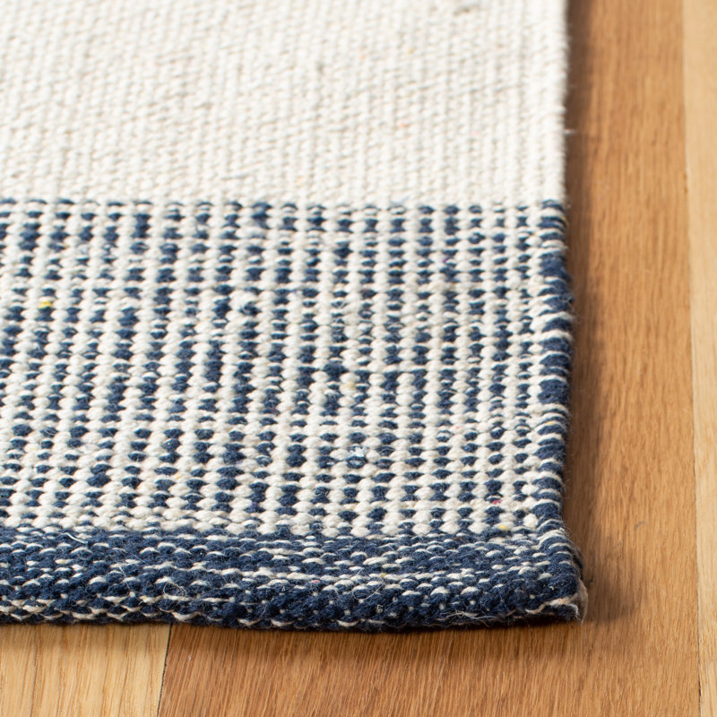 Tapis bleu marine en coton tissé à la main Mei, Rectangle 2 pi 3 po x 5 pi